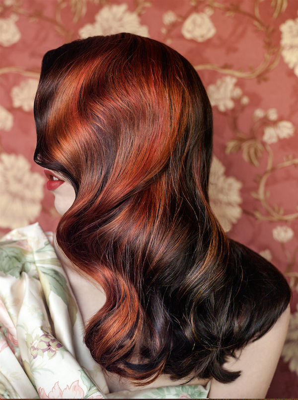 Autor fotografie: Lucie Robinson Pro sérii účesů REDKEN Jaro 2015 byly pro modelku a pozadí použity luxusní dekorační látky z nabídky www.interierovetextilie.cz