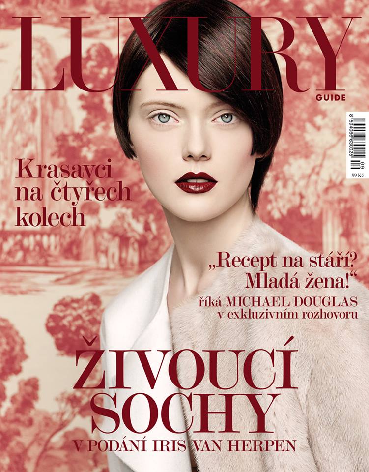 Luxury Guide - obálka časopisu pro podzim 2013, autor fotografie: Lucie Robinson. Pro vytvoření výrazného pozadí byla použita luxusní figurální textilie z nabídky www.interierovetextilie.cz 