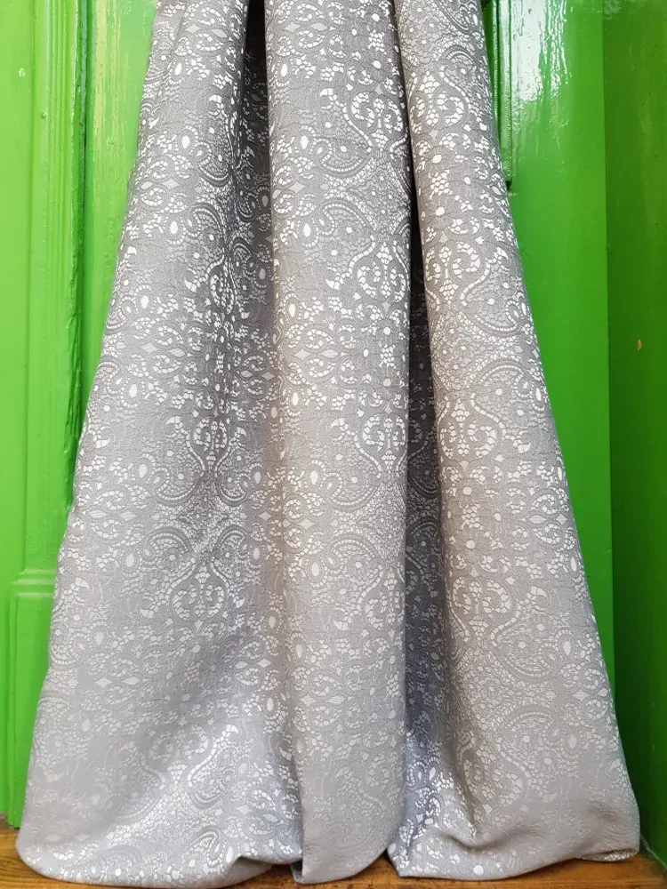 Krajka v romantické šedé