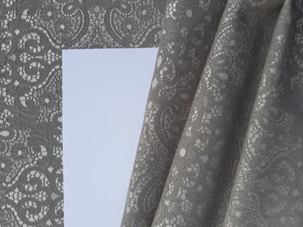 Krajka v romantické šedé