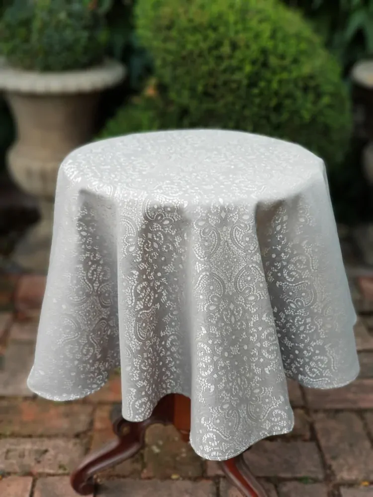 Krajka v romantické šedé