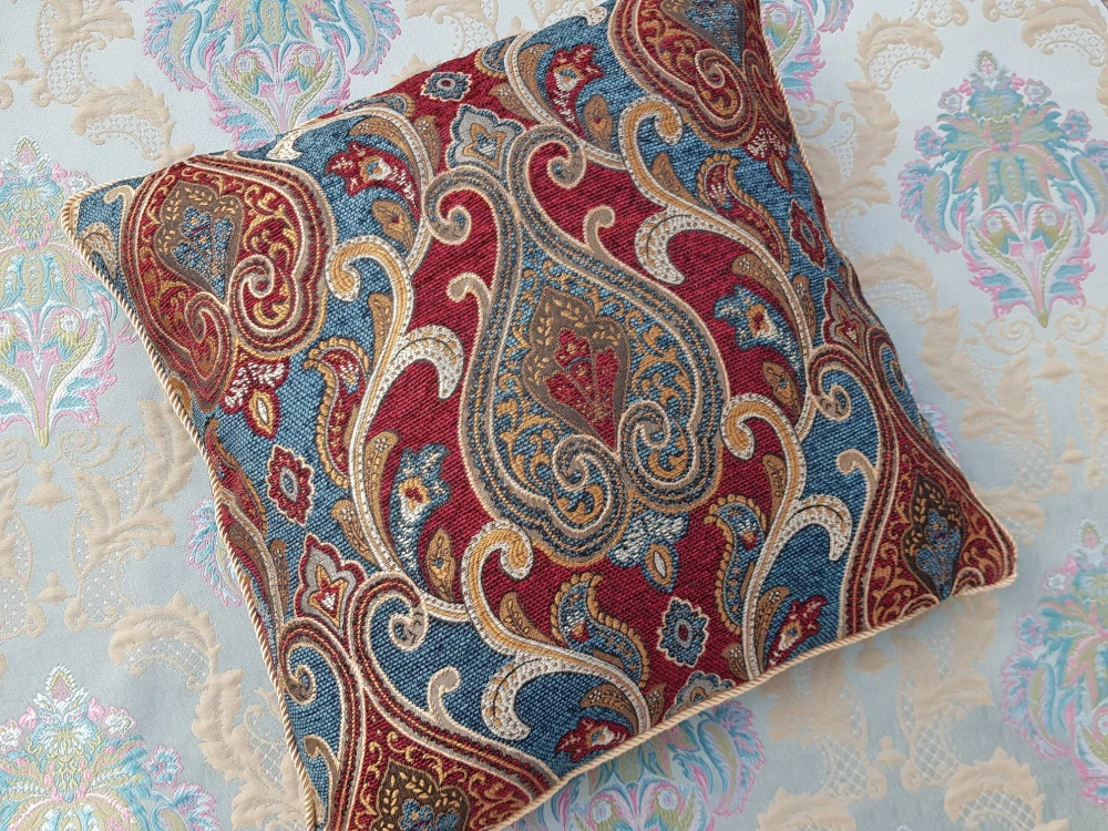 Ornamenty v královské modré a červené