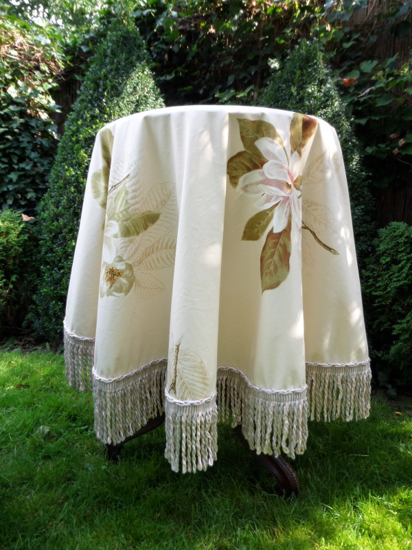 Kulatý ubrus "Magnolie" 138cm UB32