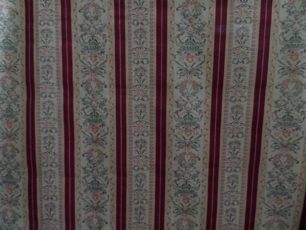 Vázy s květy v pruzích CA176
