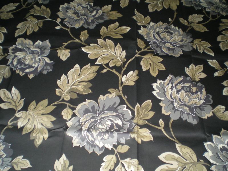 Pivoňky na tmavém podkladu 141cm x 109cm