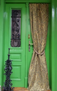 Ornamenty v šedozelené