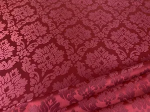 Damaškové motivy v burgundy