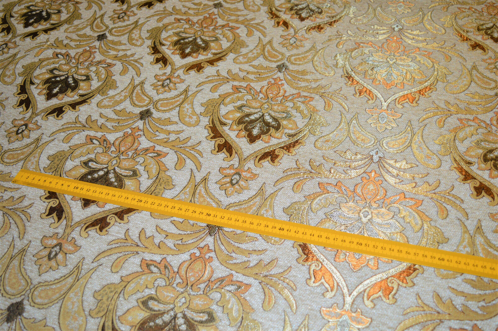 Ornamenty na světlé