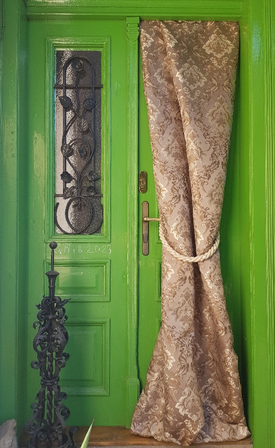 Damaškový motiv "Imperial" v šedé