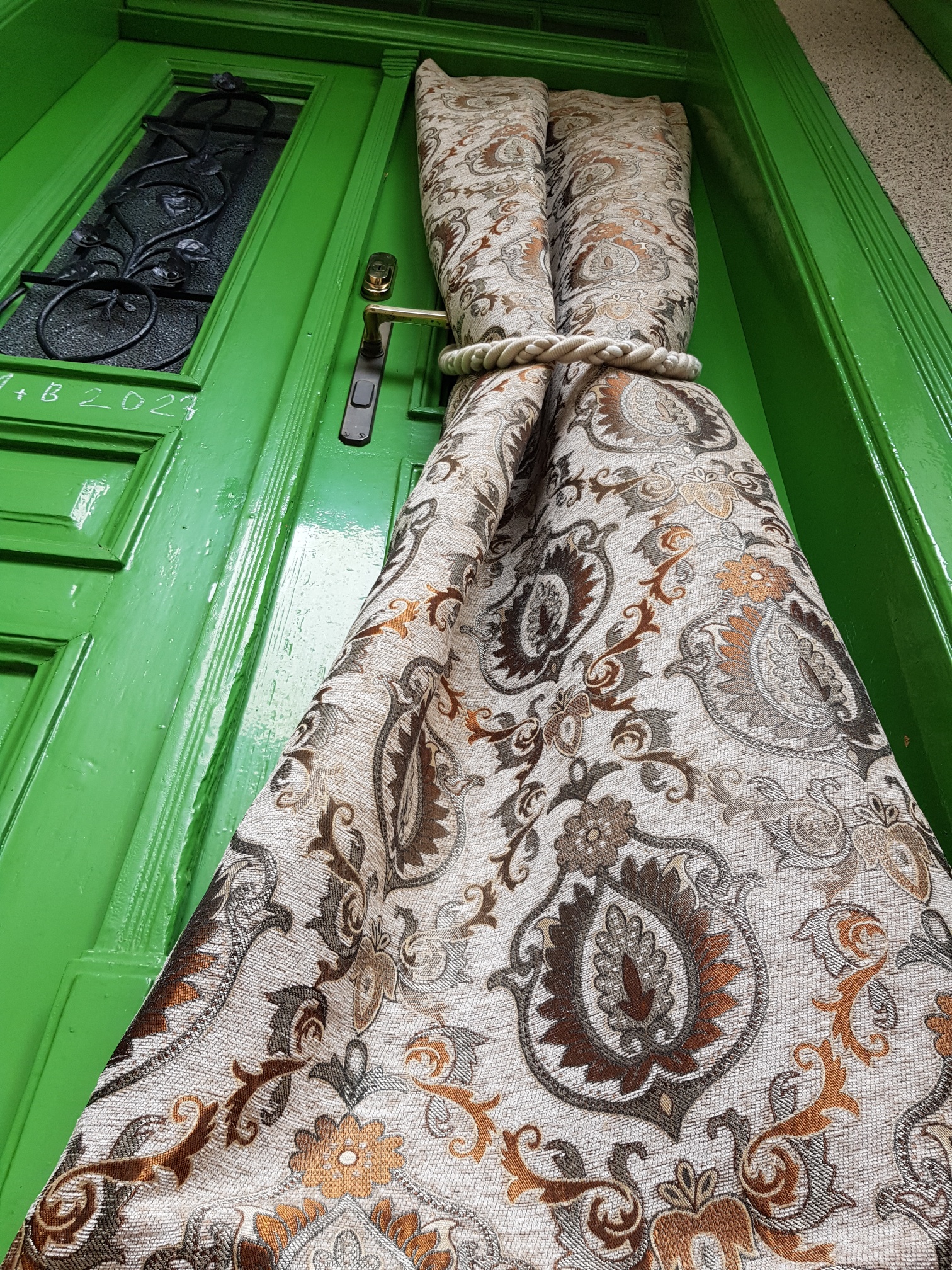 Ornamenty na světlé