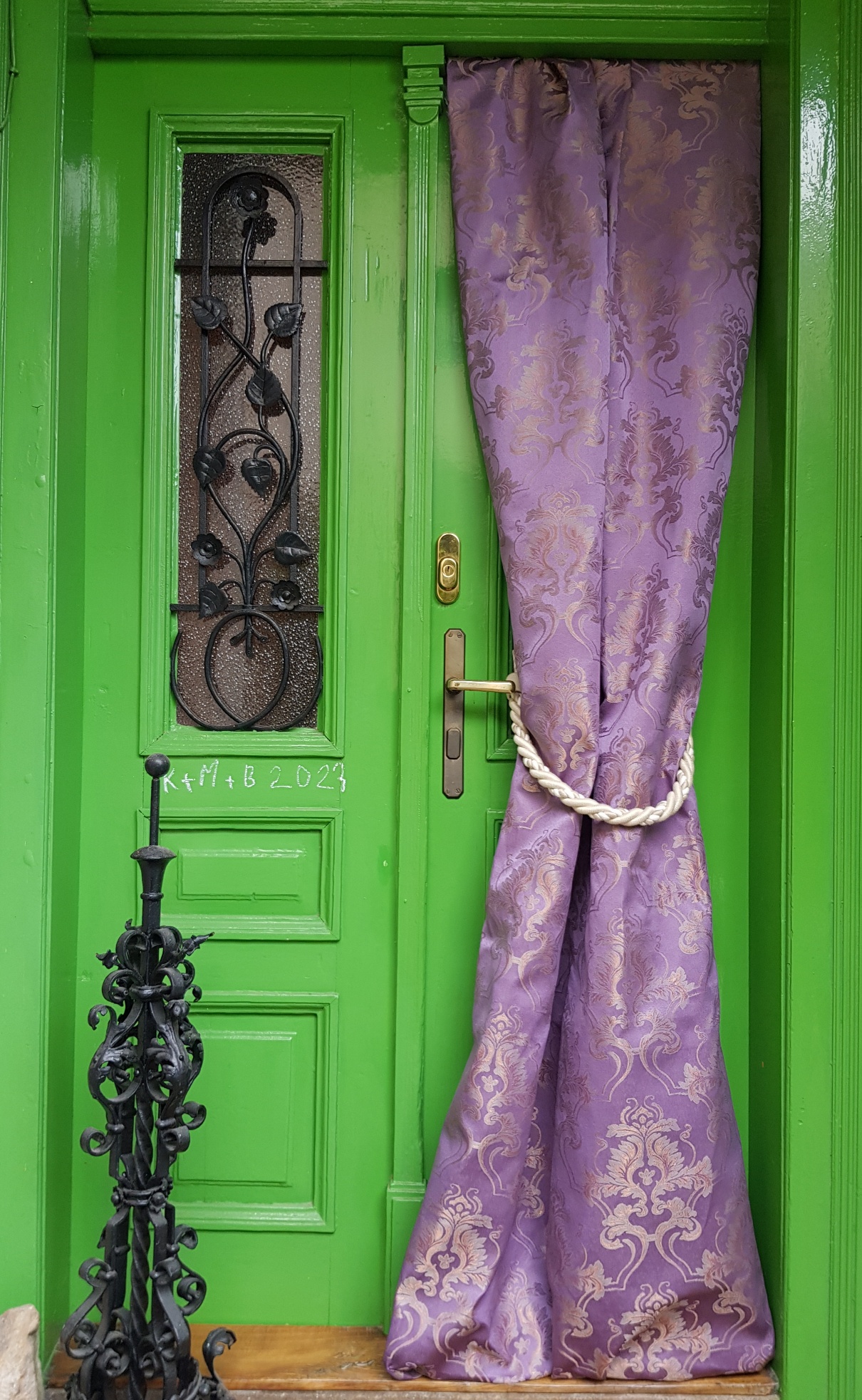 Ornamenty na fialové