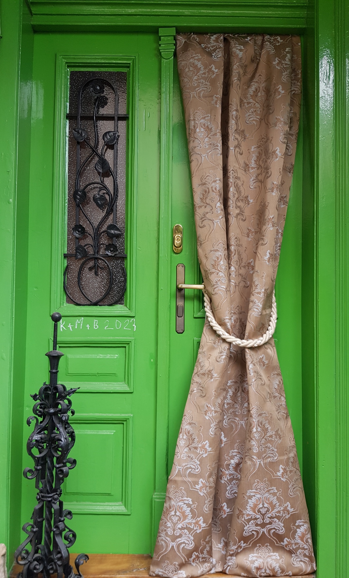 Ornamenty na pískové zlaté