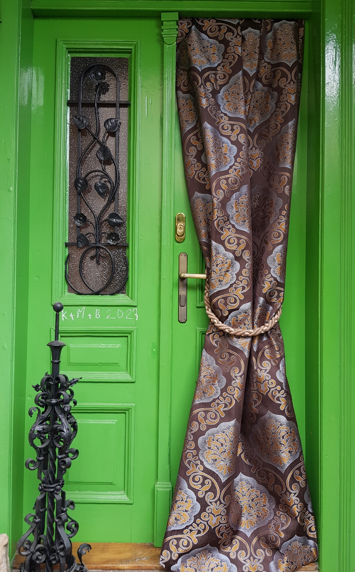 Ornamenty na hnědé