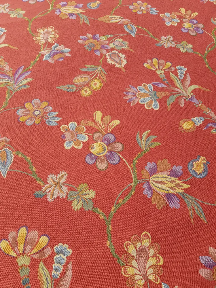 Květinové motivy v červené