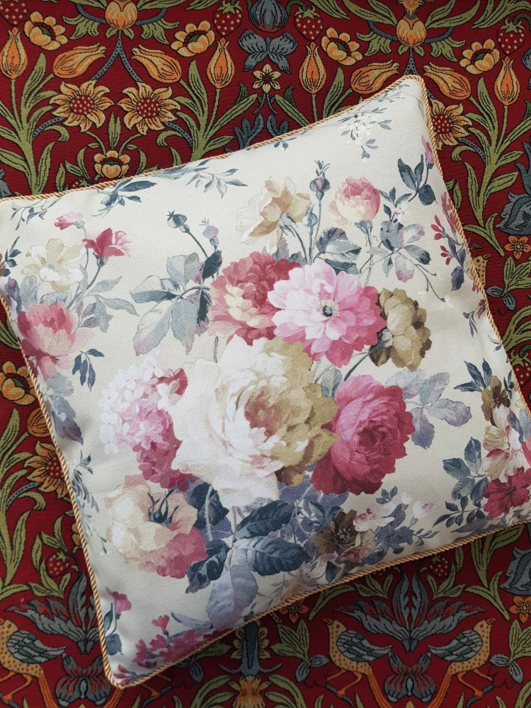 Květy ala akvarel na režné