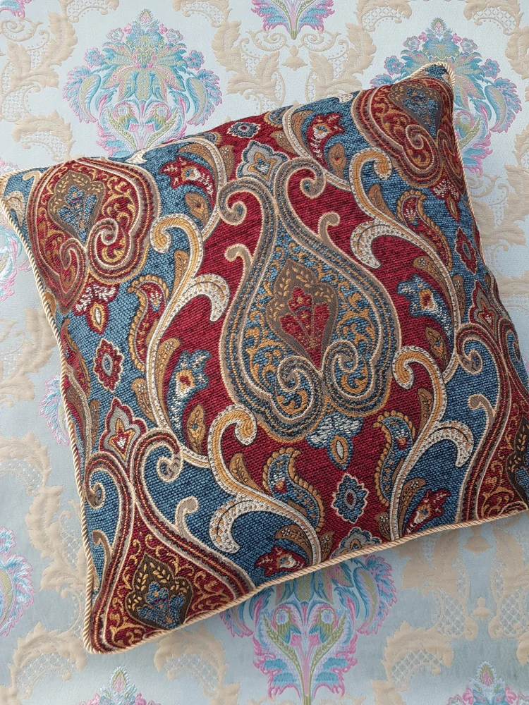 Ornamenty v královské modré a červené