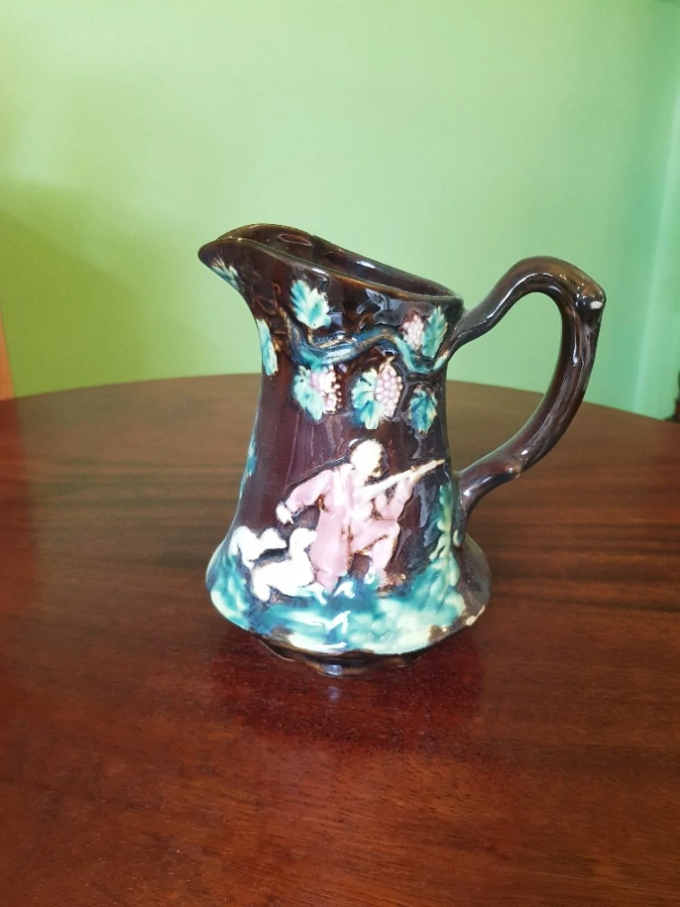 Secesní figurální džbánek