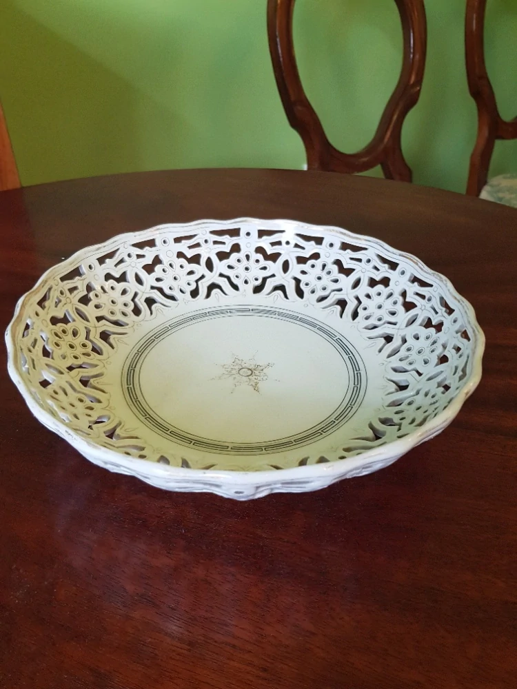 Dekorativní prolamovaná mísa