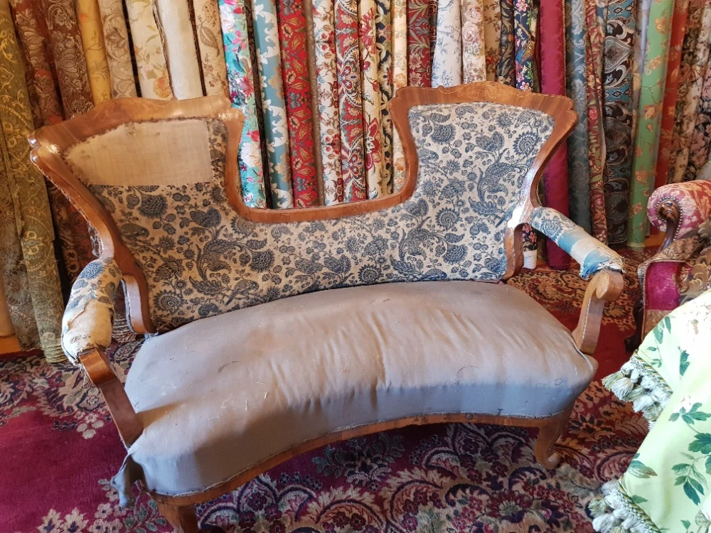Biedermeier sofa k renovaci