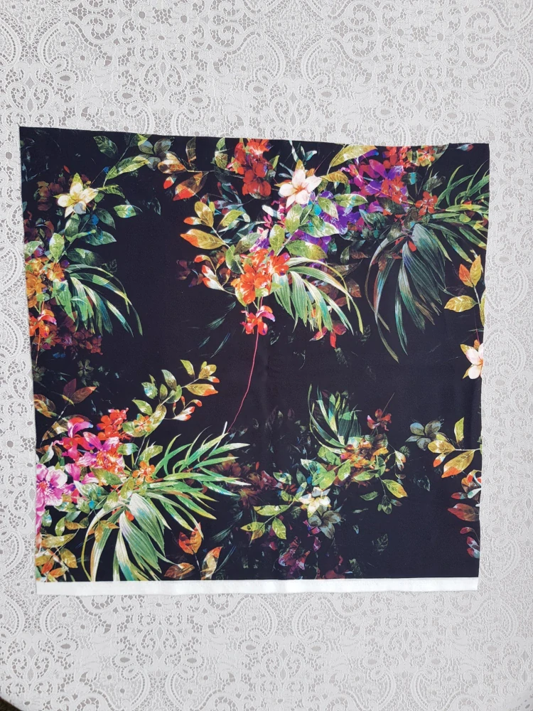 Květy v sametu 50x50cm 