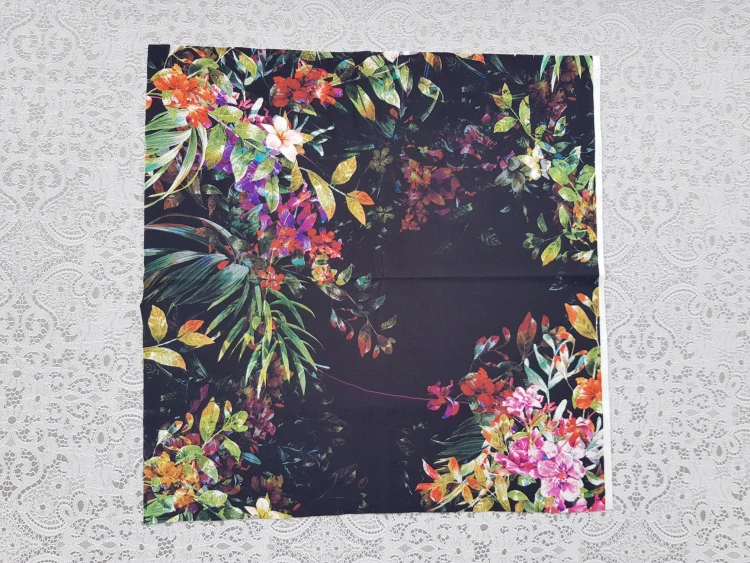 Květy v sametu 45x45cm 