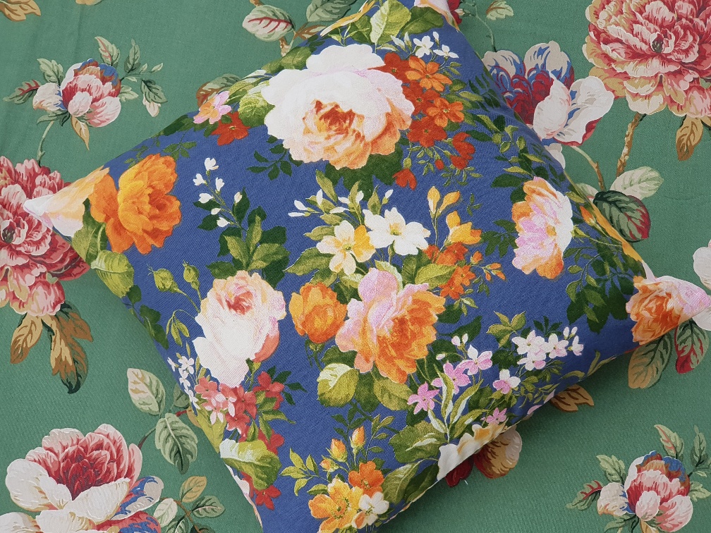 Květiny na modré   OP175