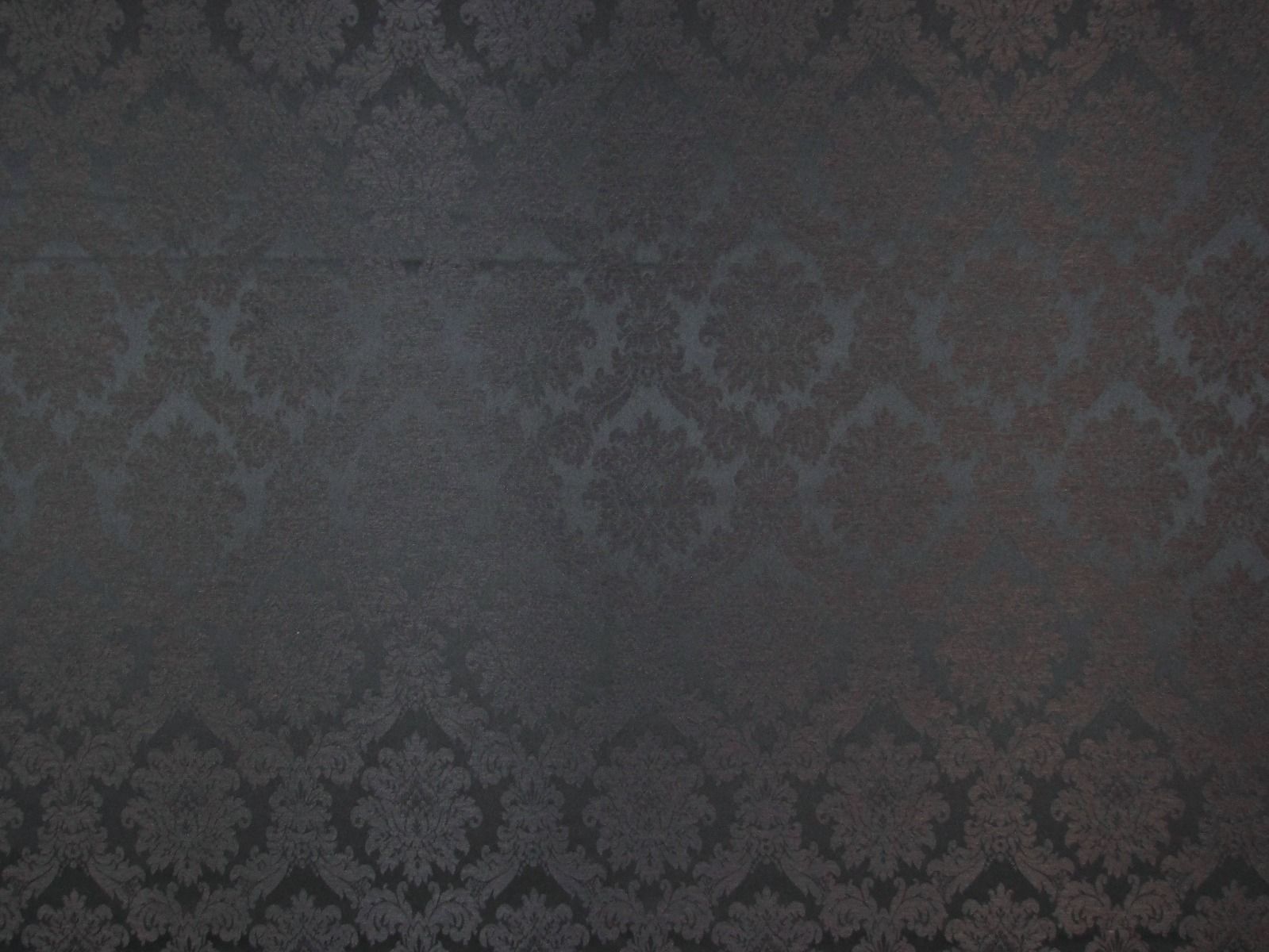 Damaškový motiv v černé