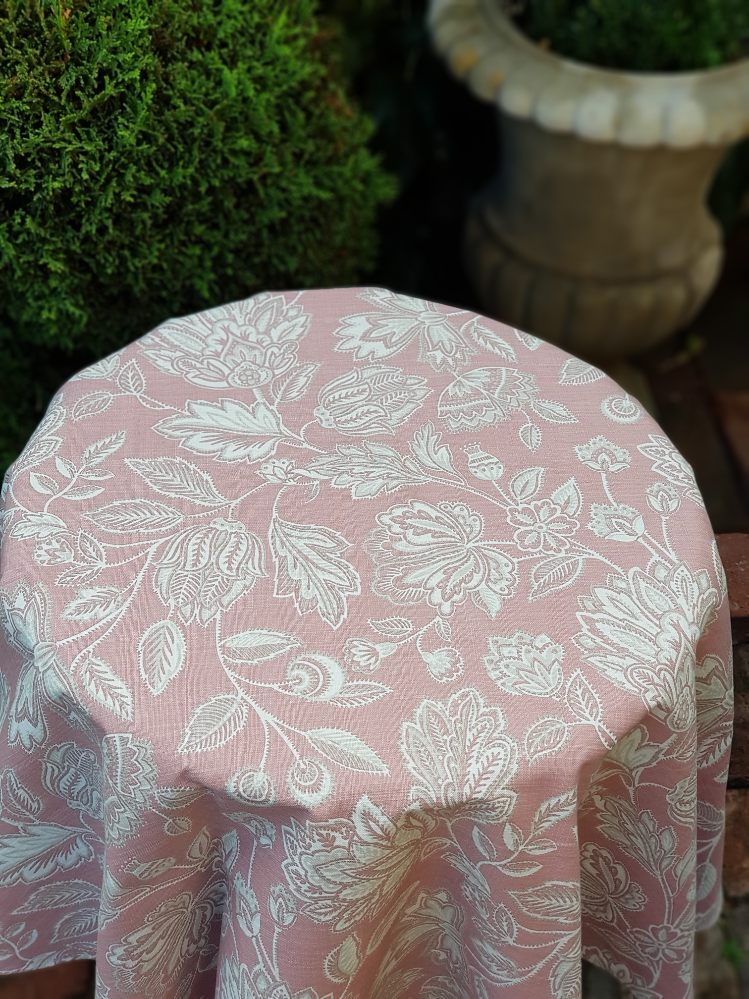 Roztodivné květy na cihlové