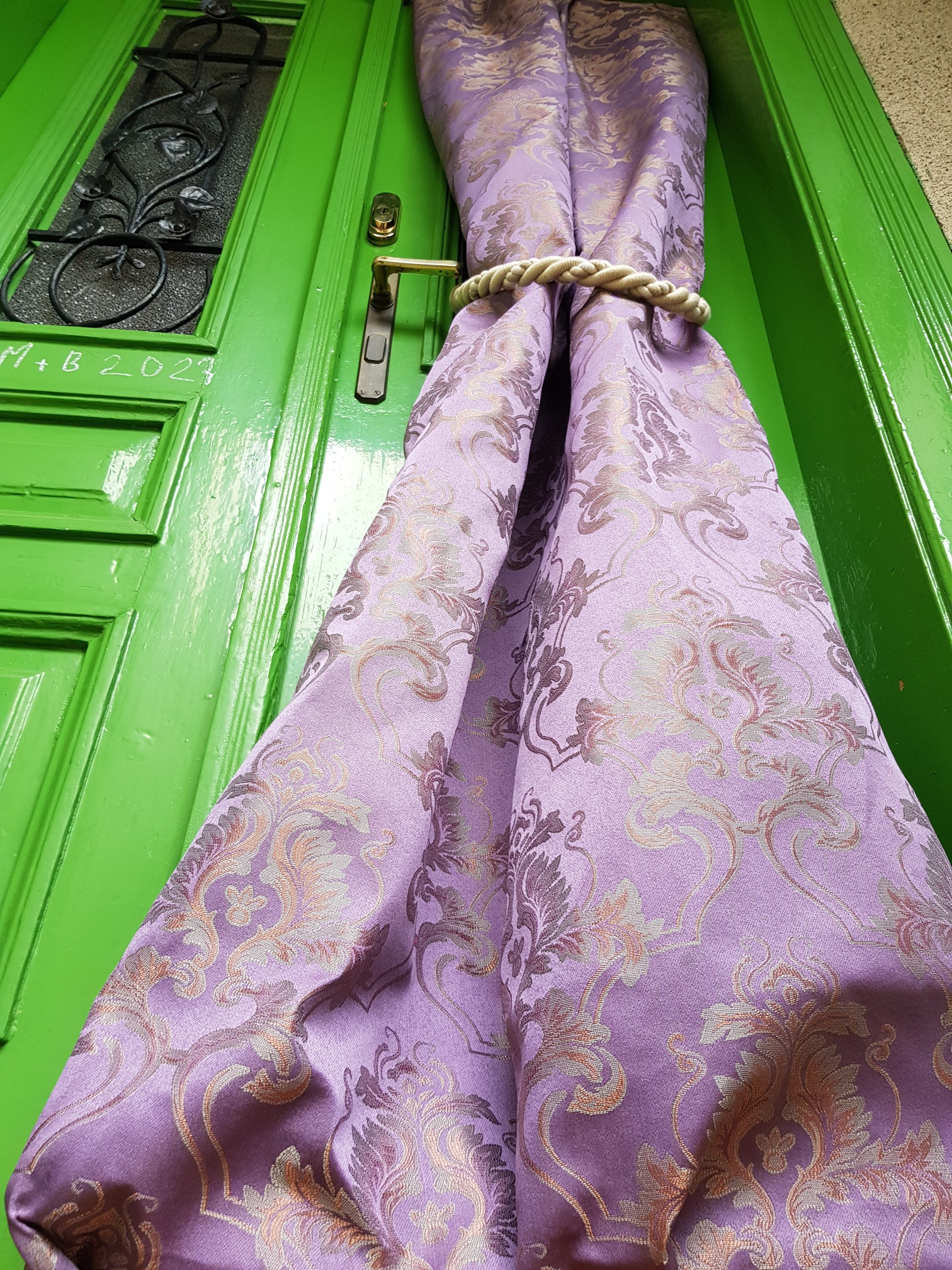 Ornamenty na fialové