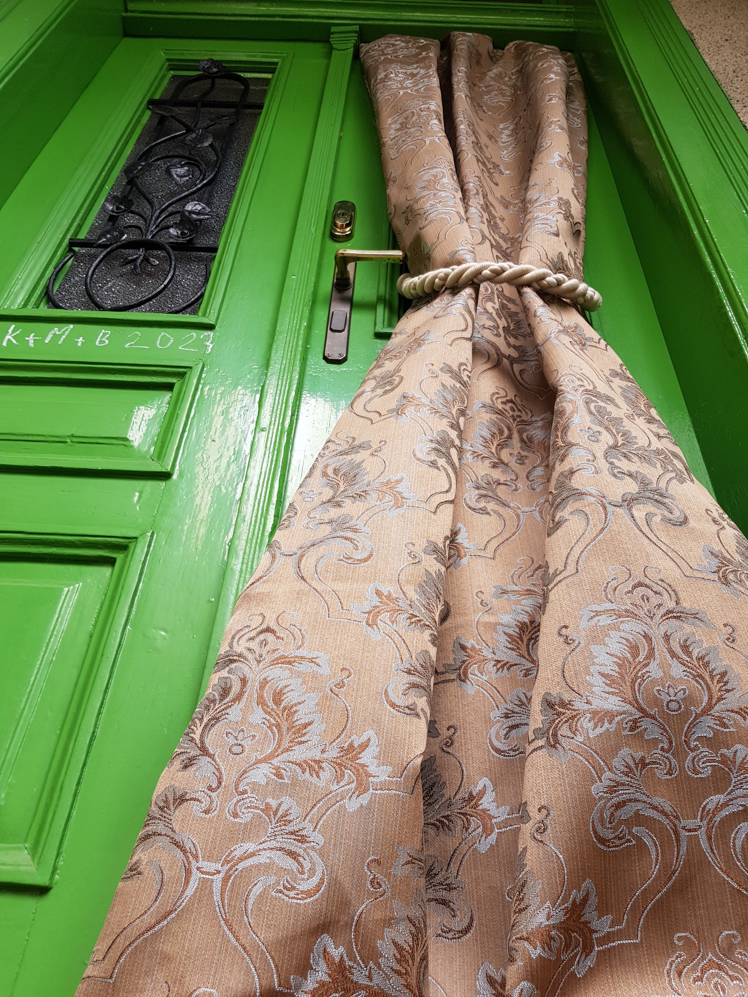 Ornamenty na pískové zlaté