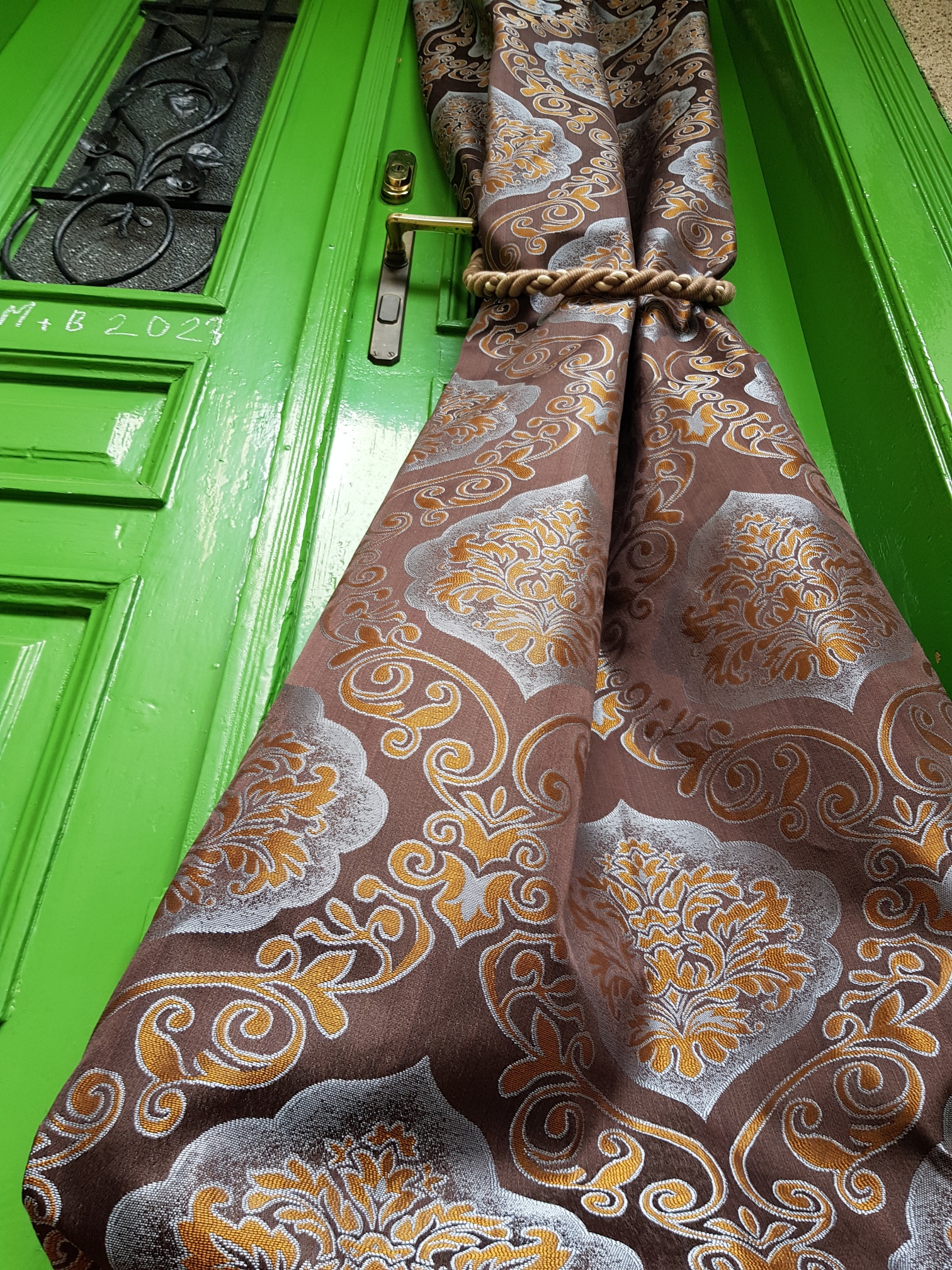 Ornamenty na hnědé