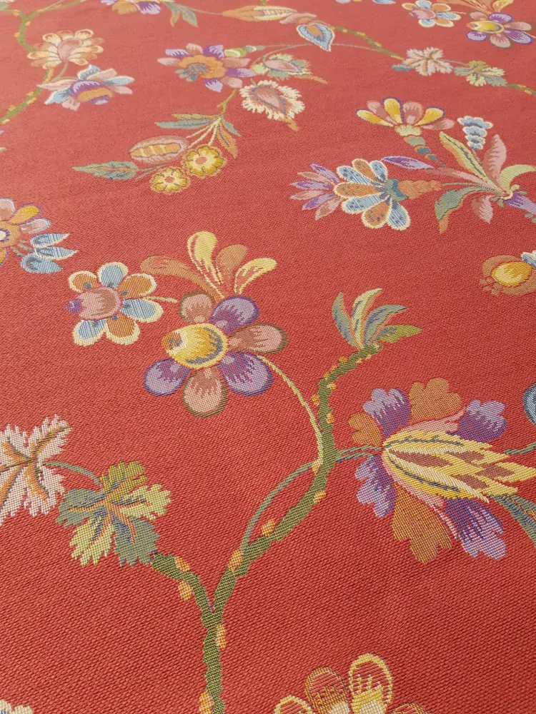 Květinové motivy v červené