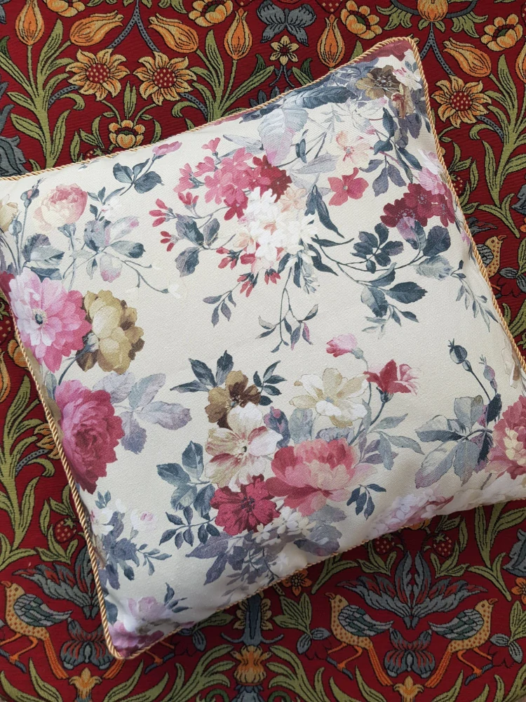 Květy ala akvarel na režné