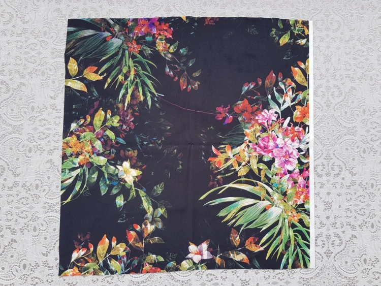 Květy v sametu 45x45cm 