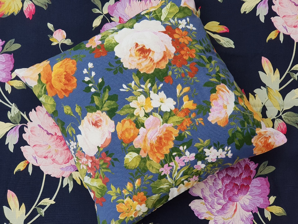 Květiny na modré   OP175