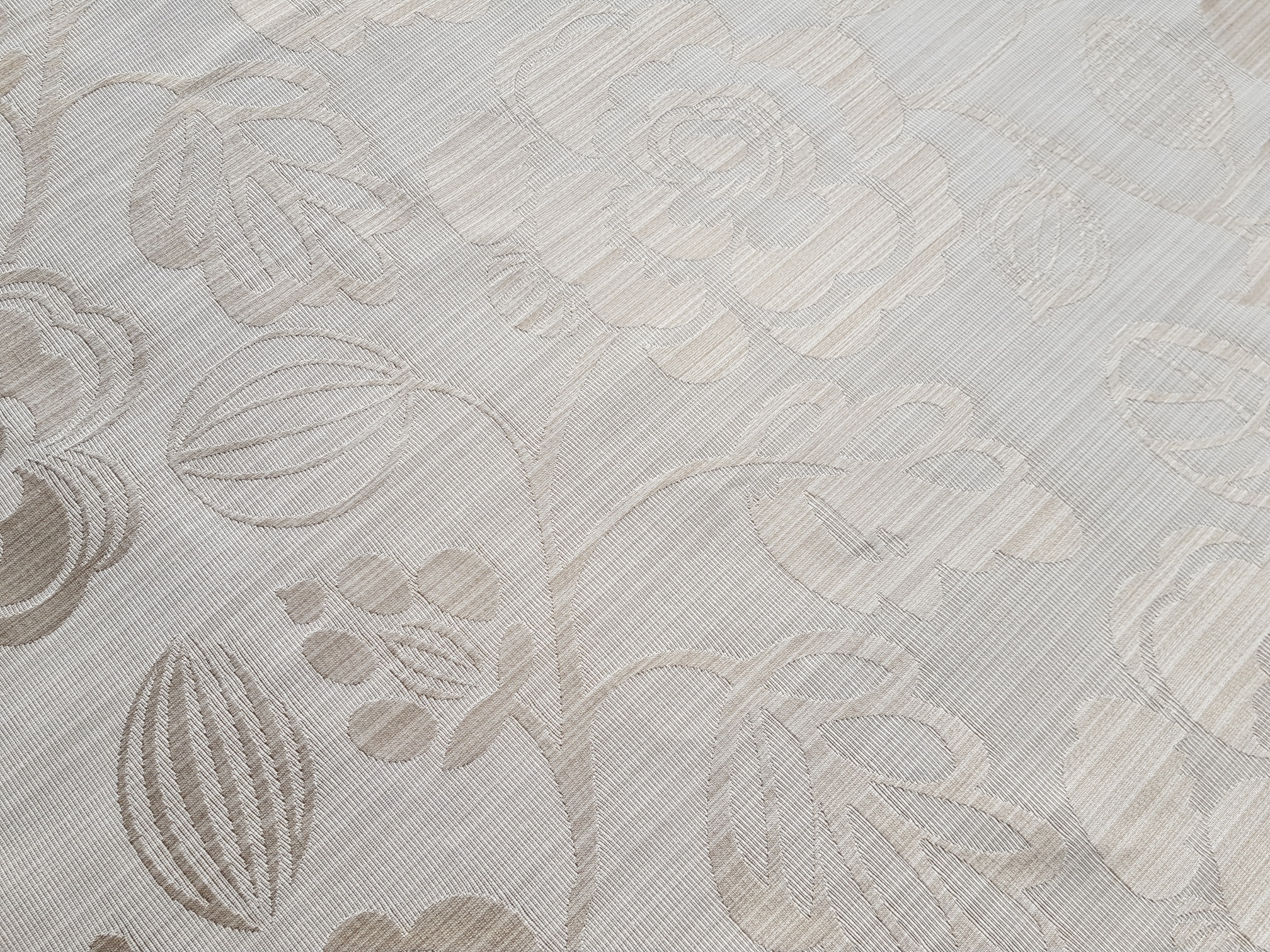 Tkané květy v béžové