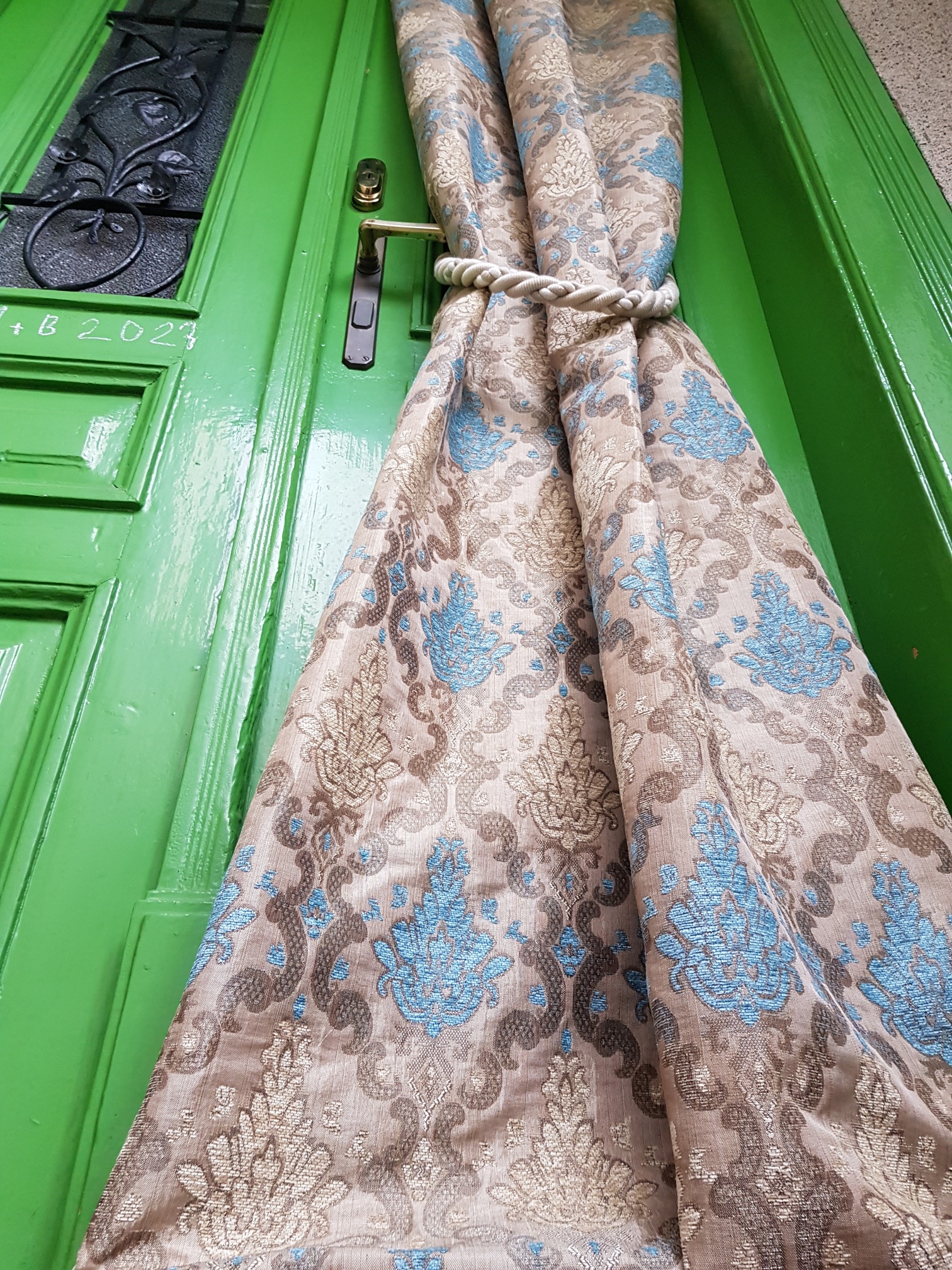 Ornamenty na světlé