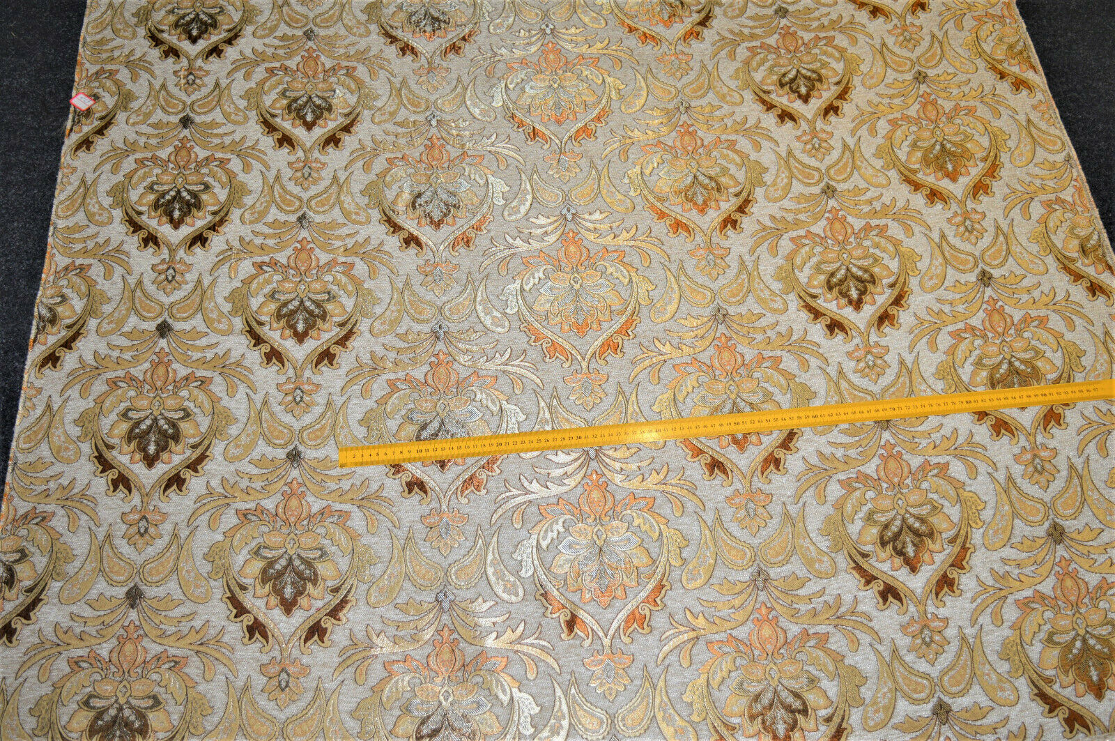 Ornamenty na světlé