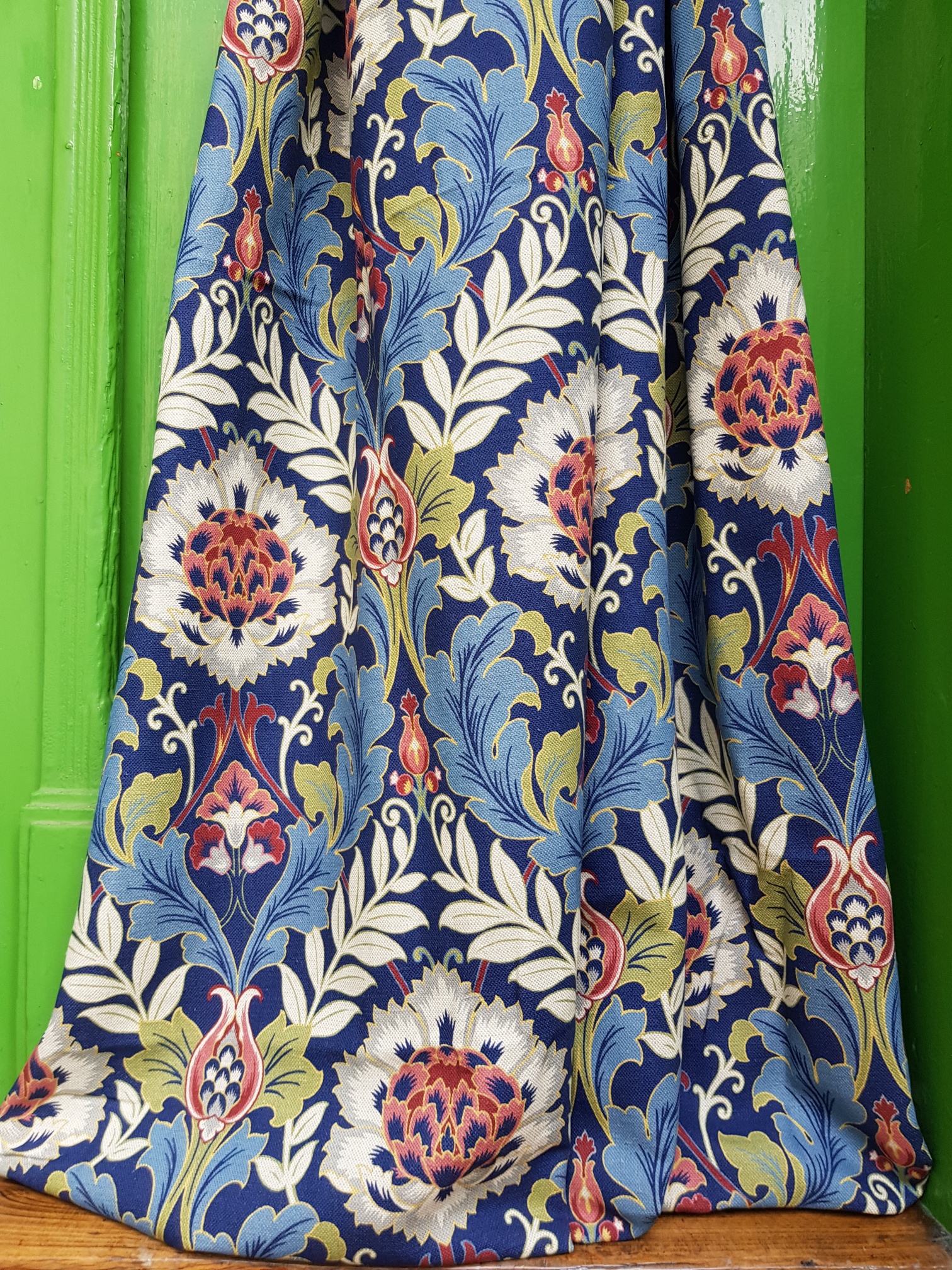 Florální ornament v secesním stylu