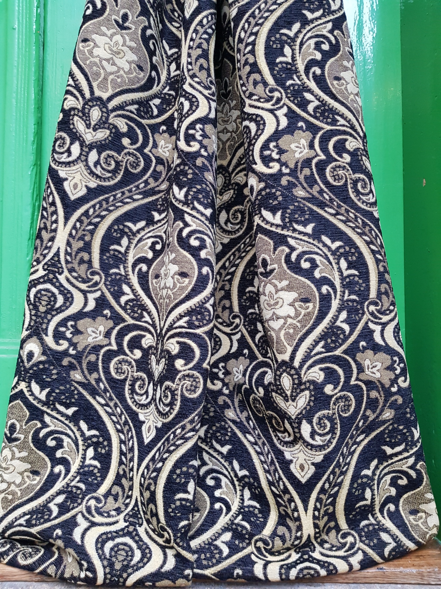 Ornamenty ve starožluté