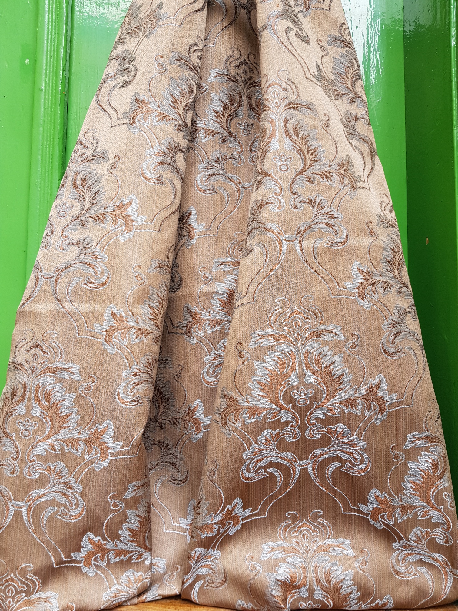 Ornamenty na pískové zlaté