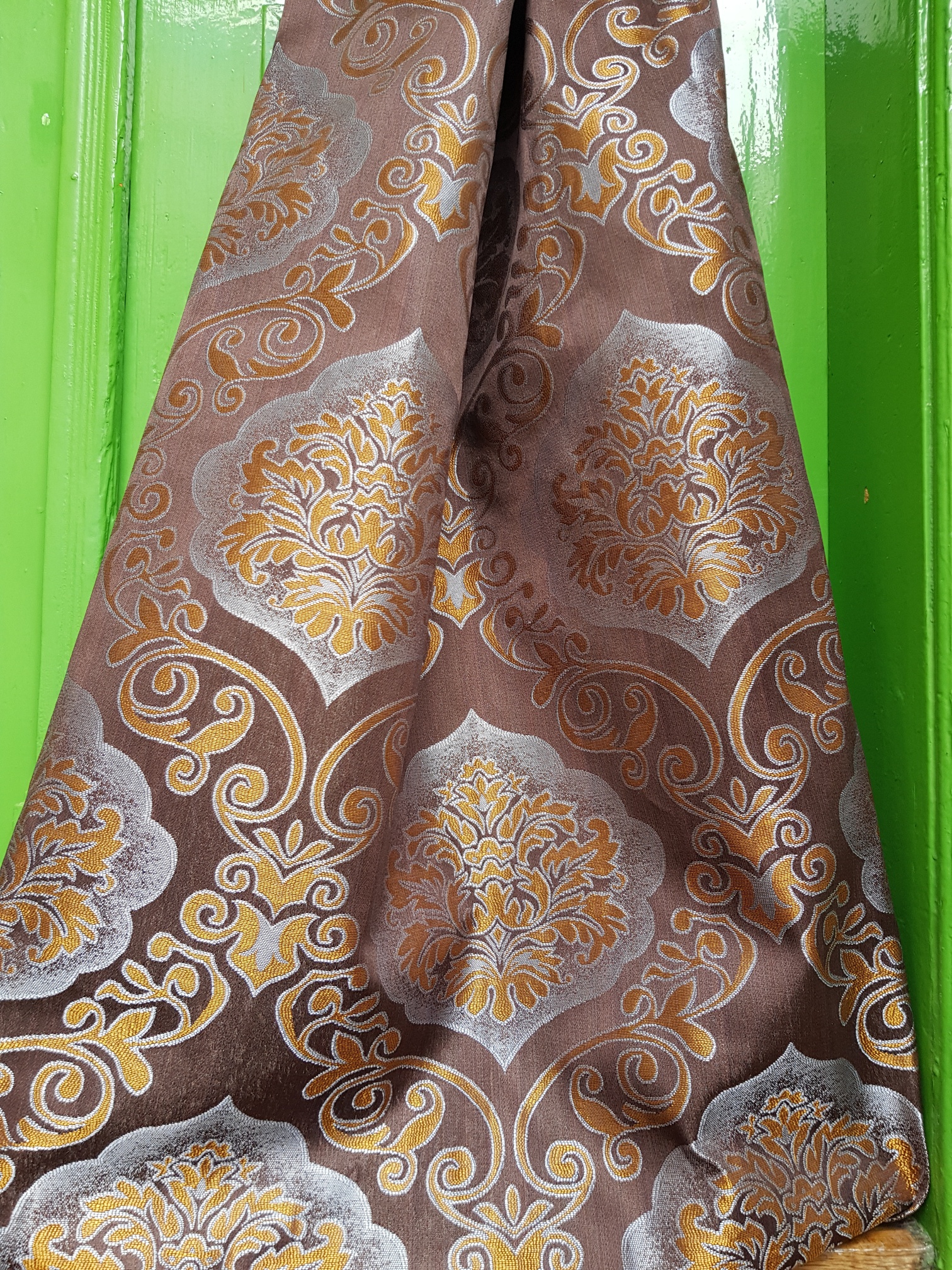 Ornamenty na hnědé