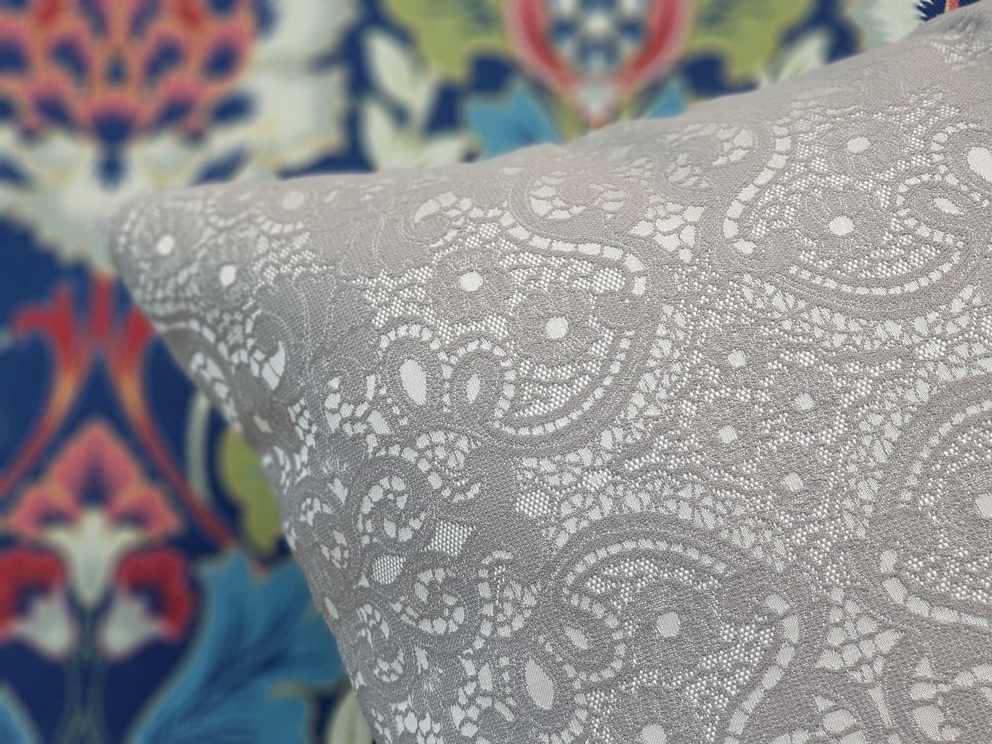 Krajka v romantické šedé