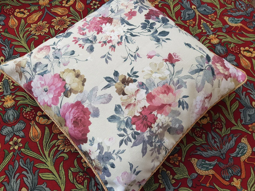 Květy ala akvarel na režné