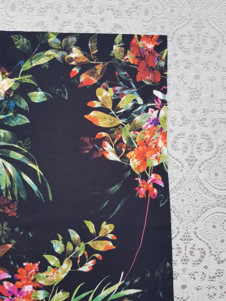 Květy v sametu 50x50cm 