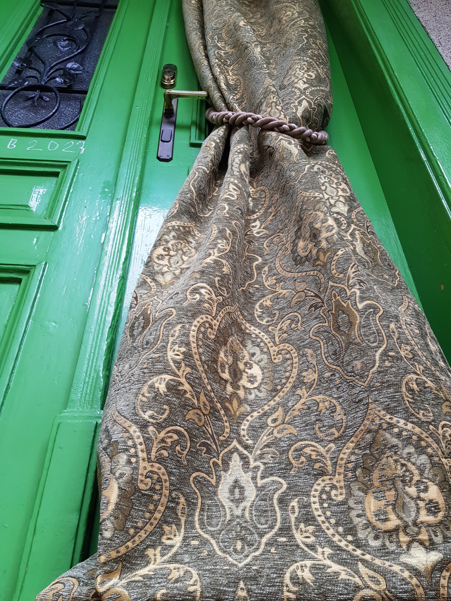 Ornamenty v šedozelené