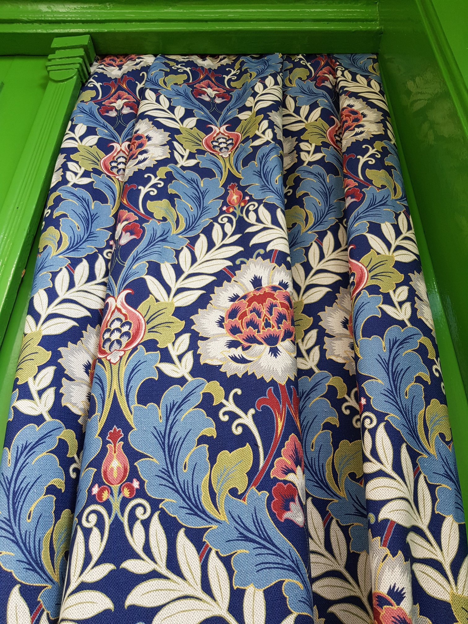 Florální ornament v secesním stylu