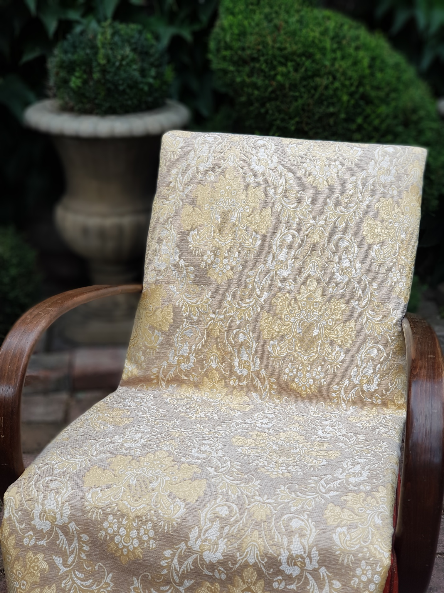 Ornamenty ve zlatavé