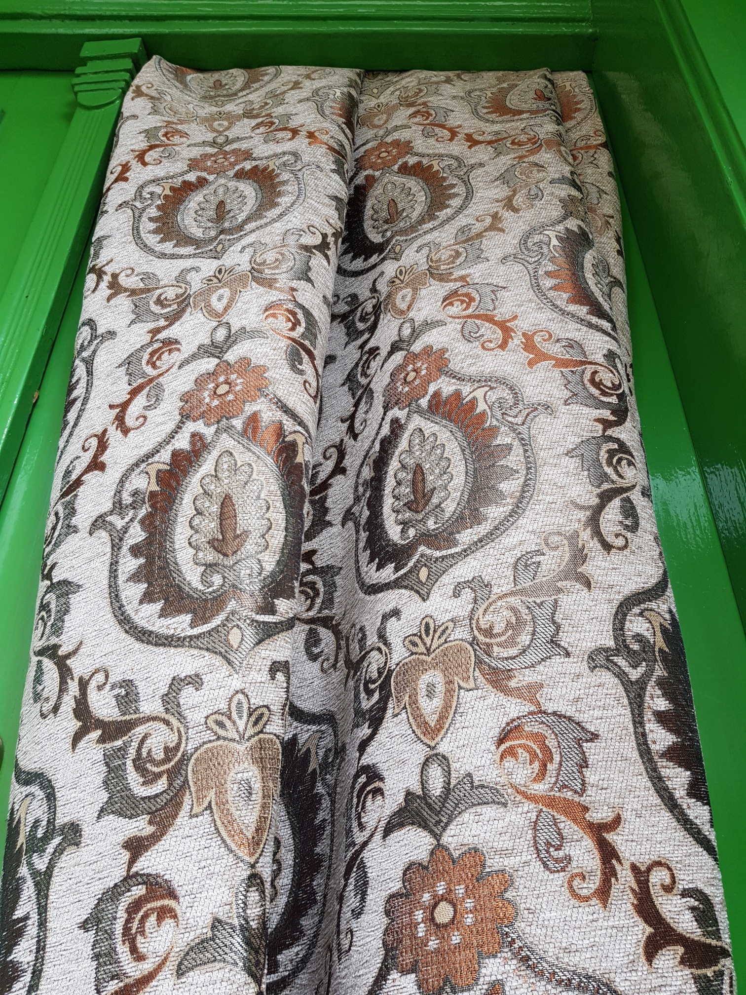 Ornamenty na světlé
