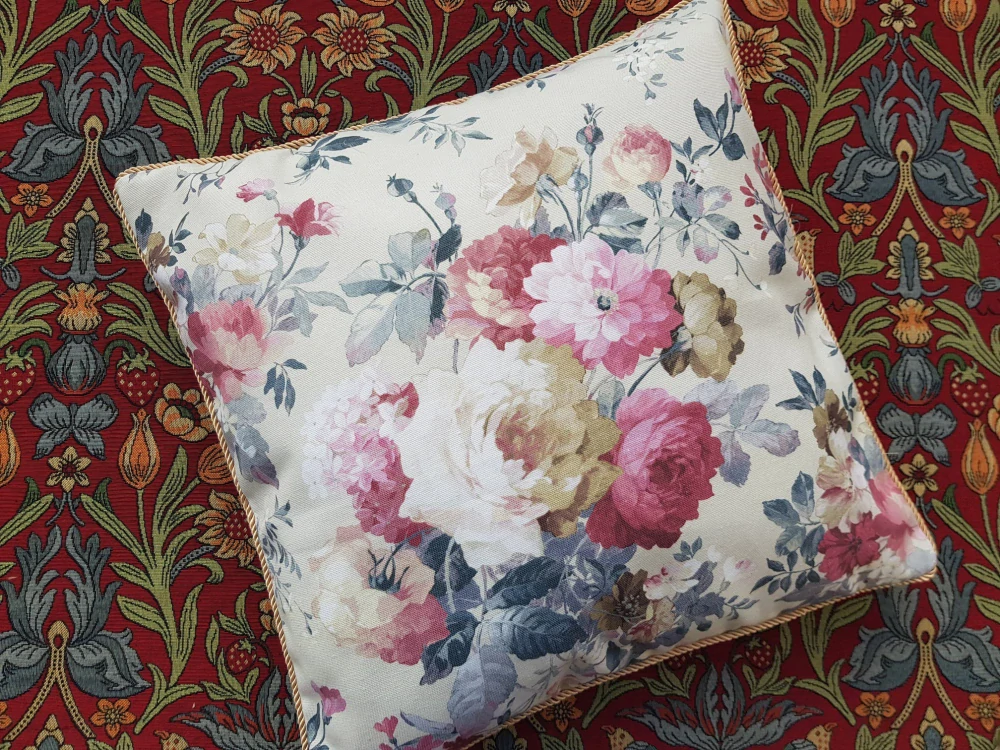 Květy ala akvarel na režné